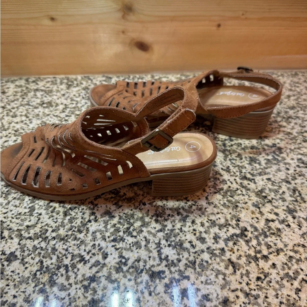Cat & Jack Girls Cognac Brown Laser Cut Slingback Block Heel Sandals Size 4‎